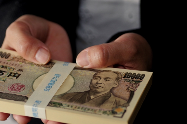 闇金業者に大金を渡してしまう。丸亀市の弁護士や司法書士に無料相談する